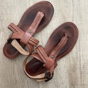 FRYE Alessia Trapunto Brown W8.5M T Strap Sandals